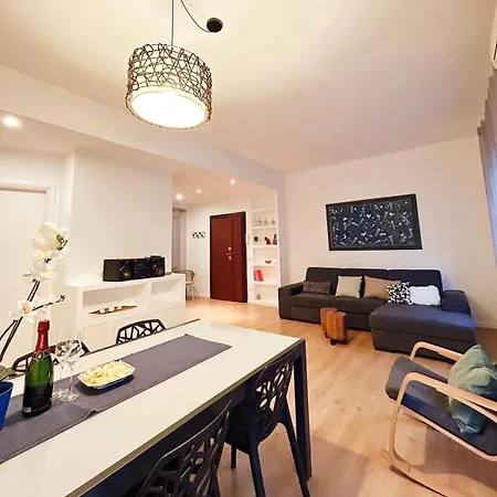 Interlude Apartment *